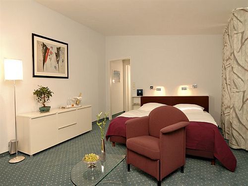 B-hotel 3* Dusseldorf