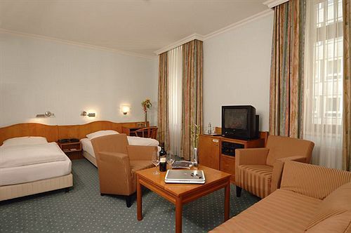 Hotel B-hotel 3*