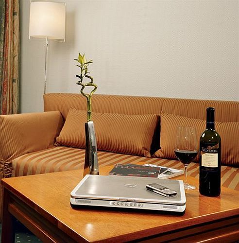 B-hotel