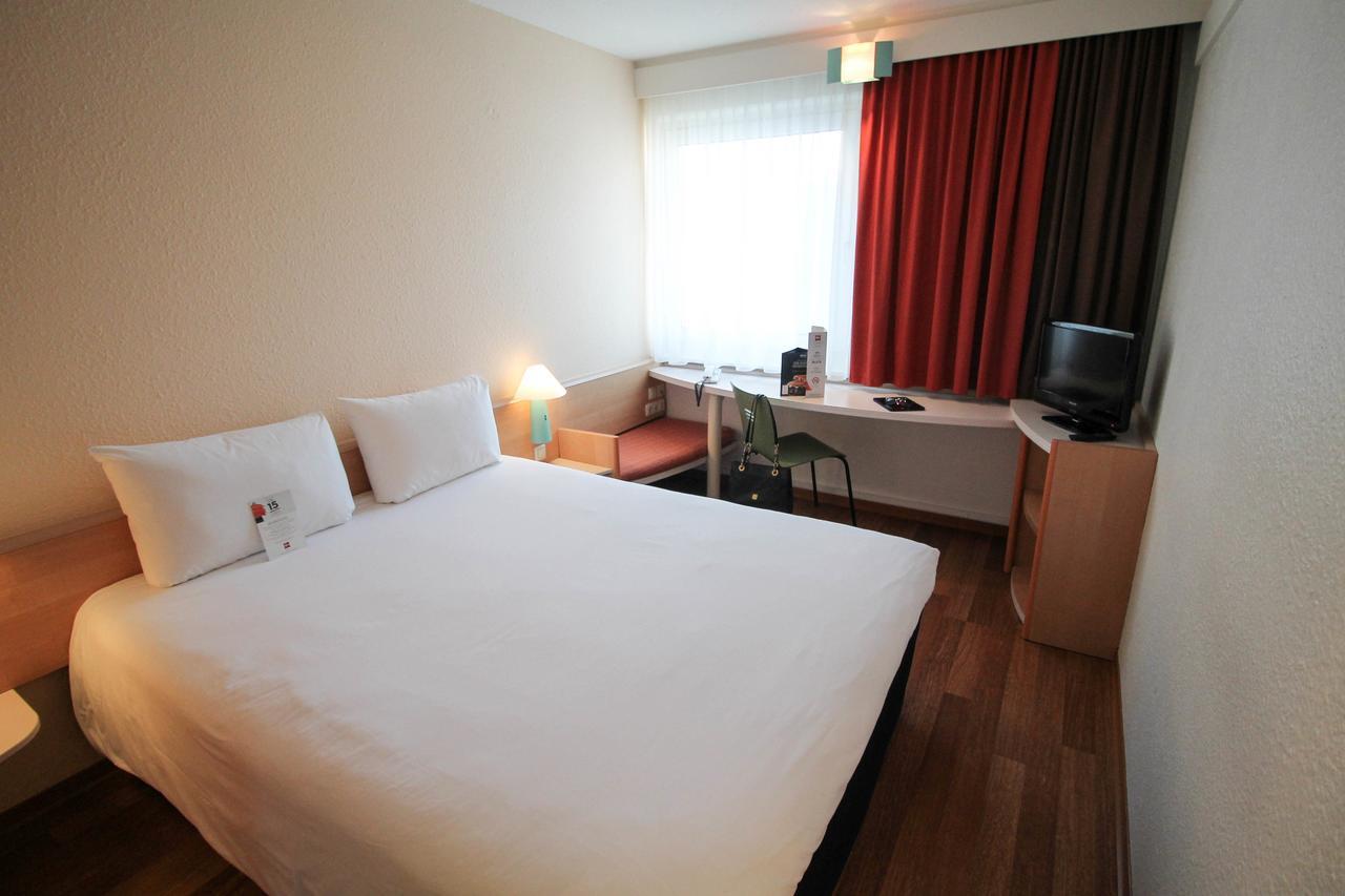 Ibis Hauptbahnhof Hotel 2*