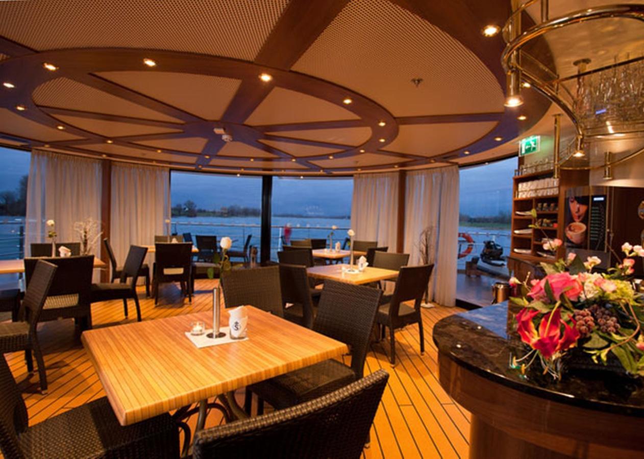 Hotel Baxter Hoare Ship