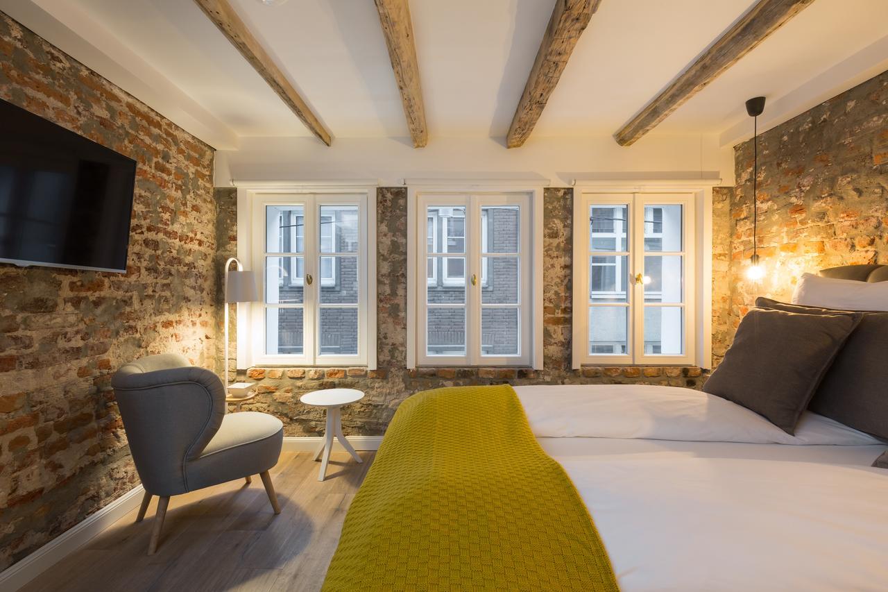 Square 20 Apartment *