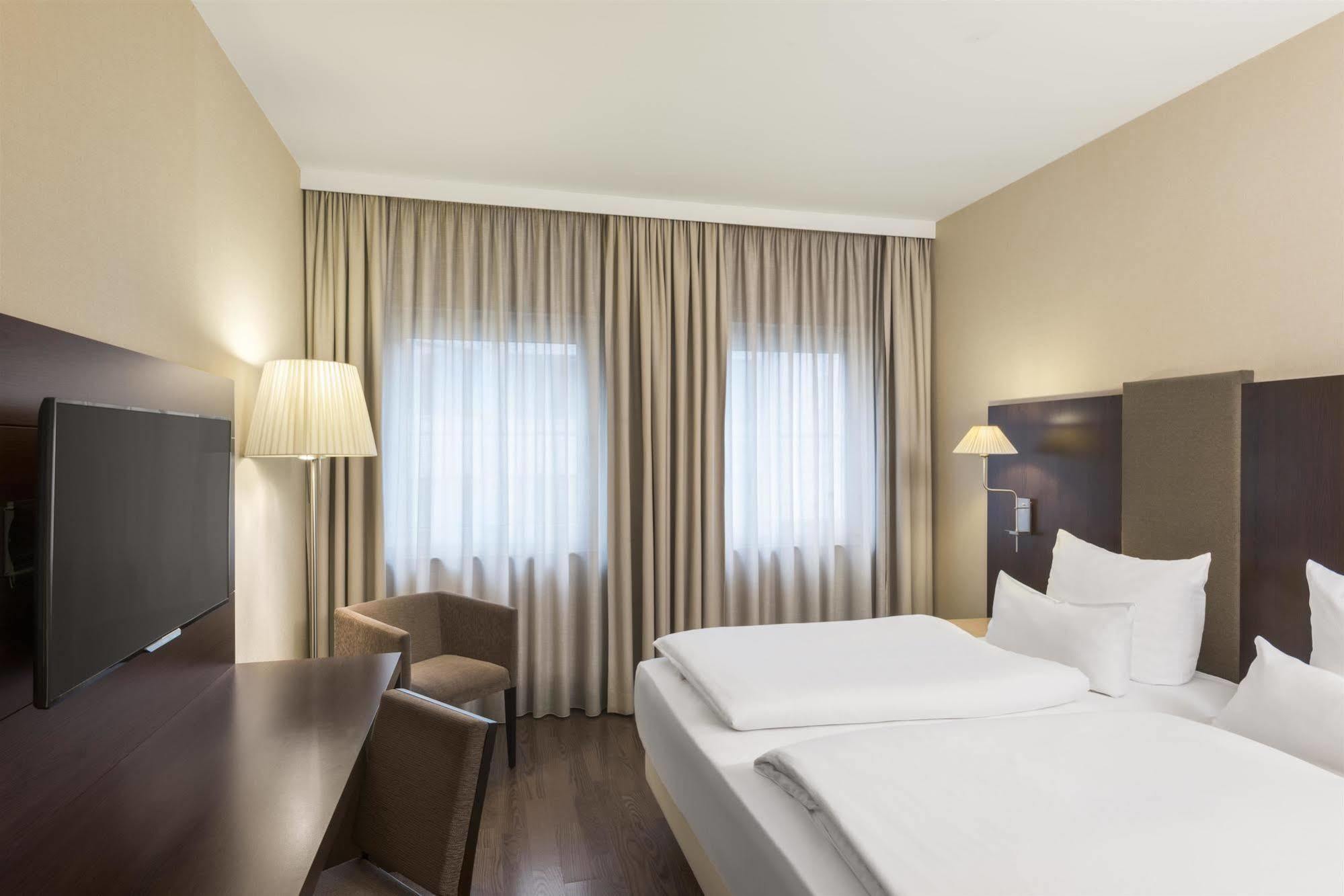 Hotel Nh Koenigsallee 4*