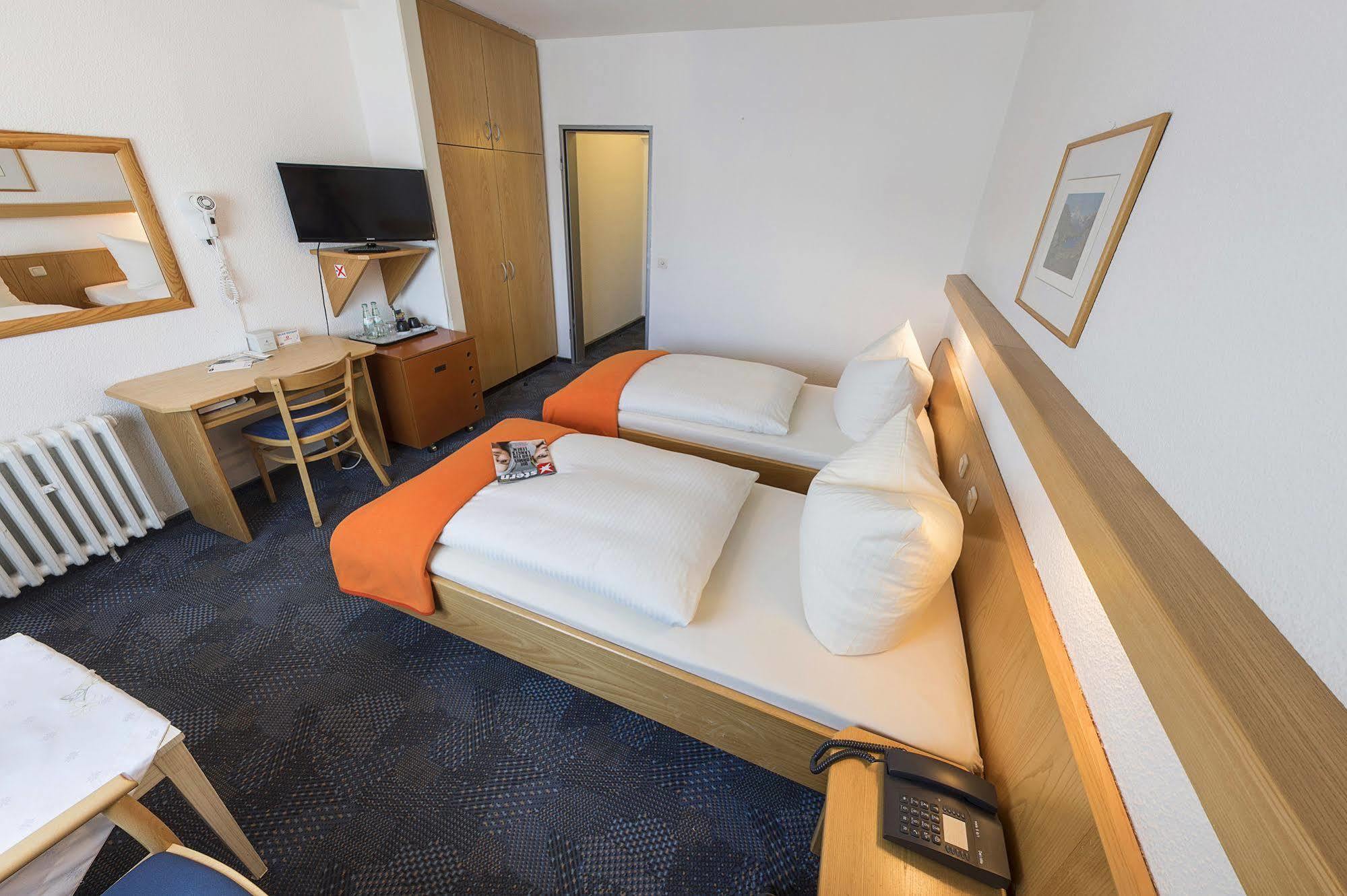 Hansa Hotel 3*