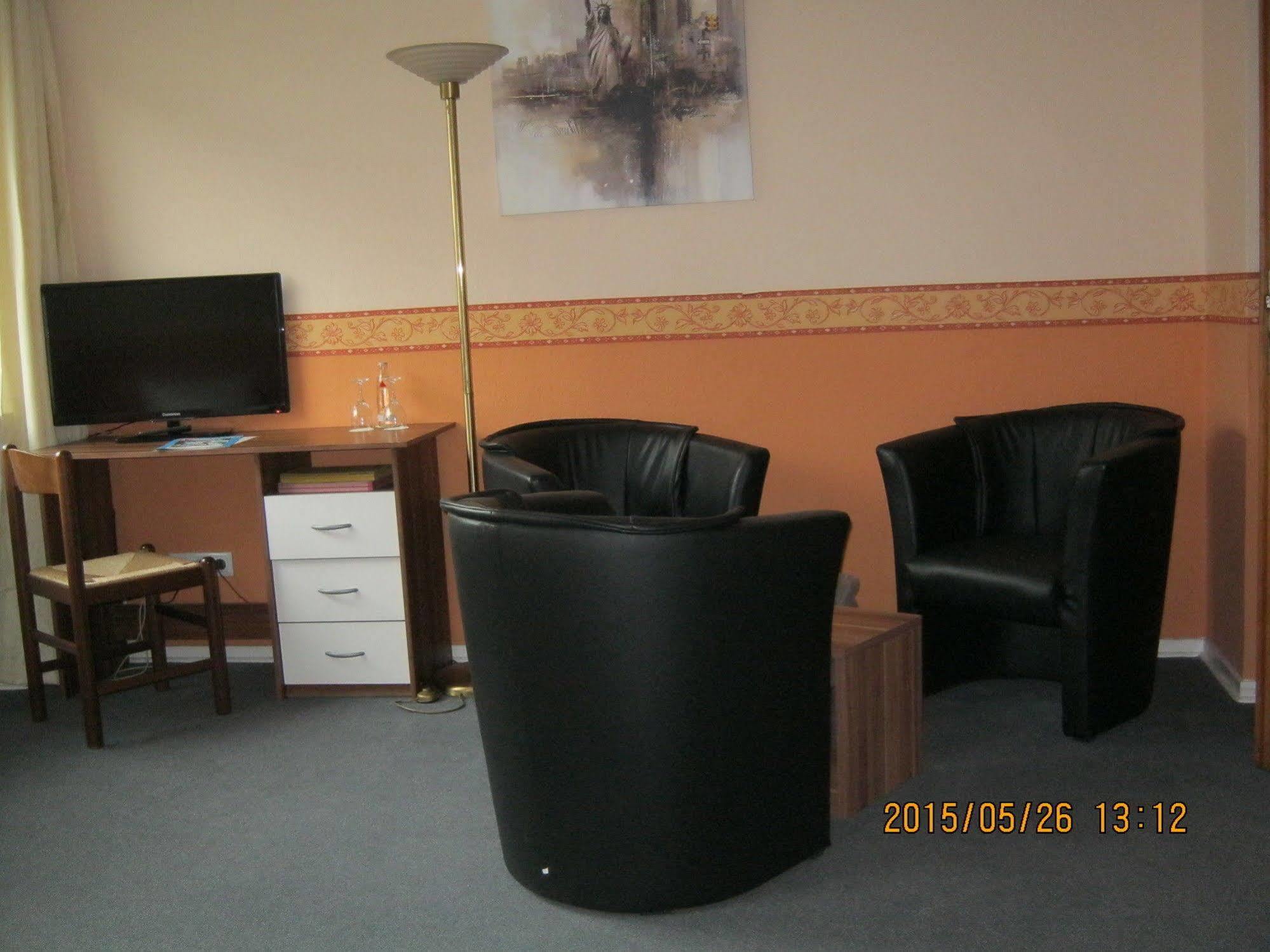 Eu Centralhotel Im Toennchen 2*
