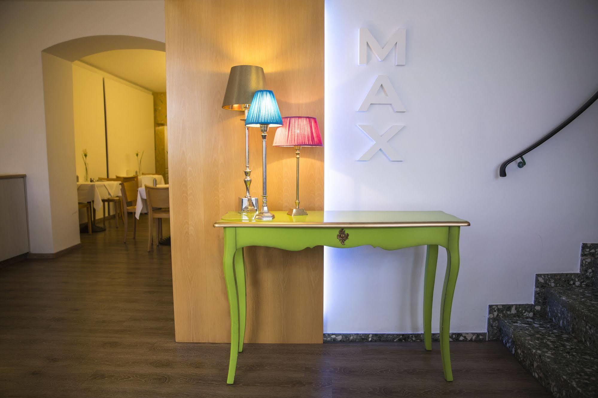 Max Self-check-in Hotel