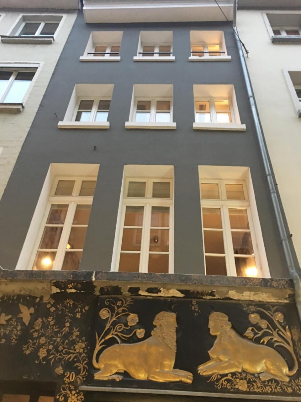 Apartment Square 20 *
