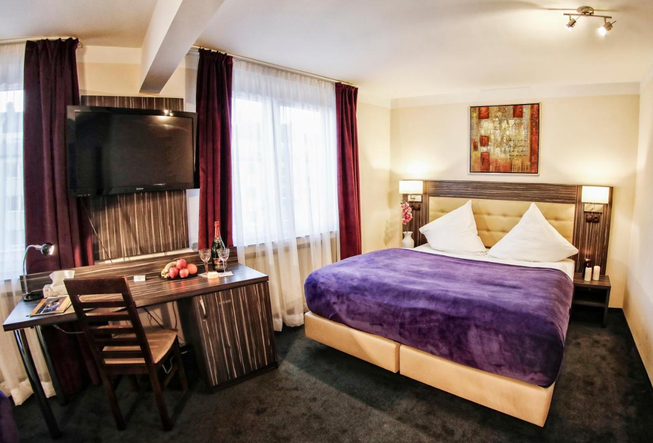 Famosa 3* Dusseldorf