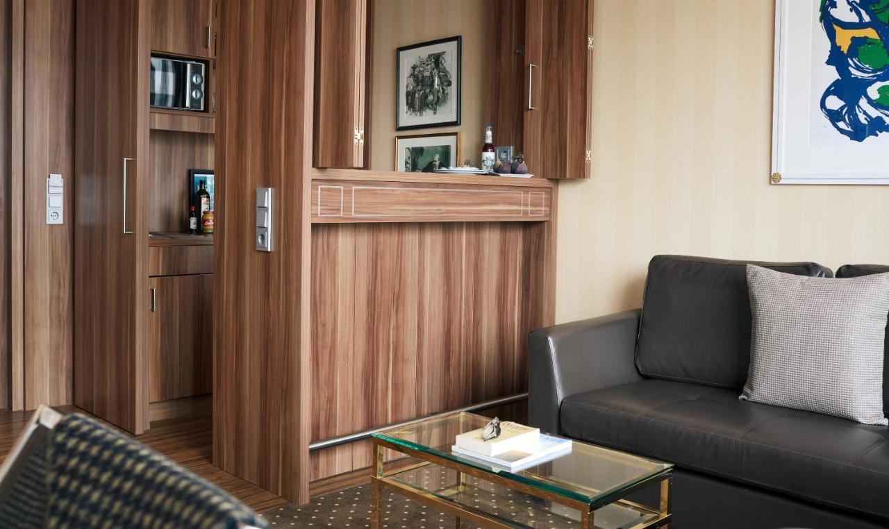 Living Hotel 4*
