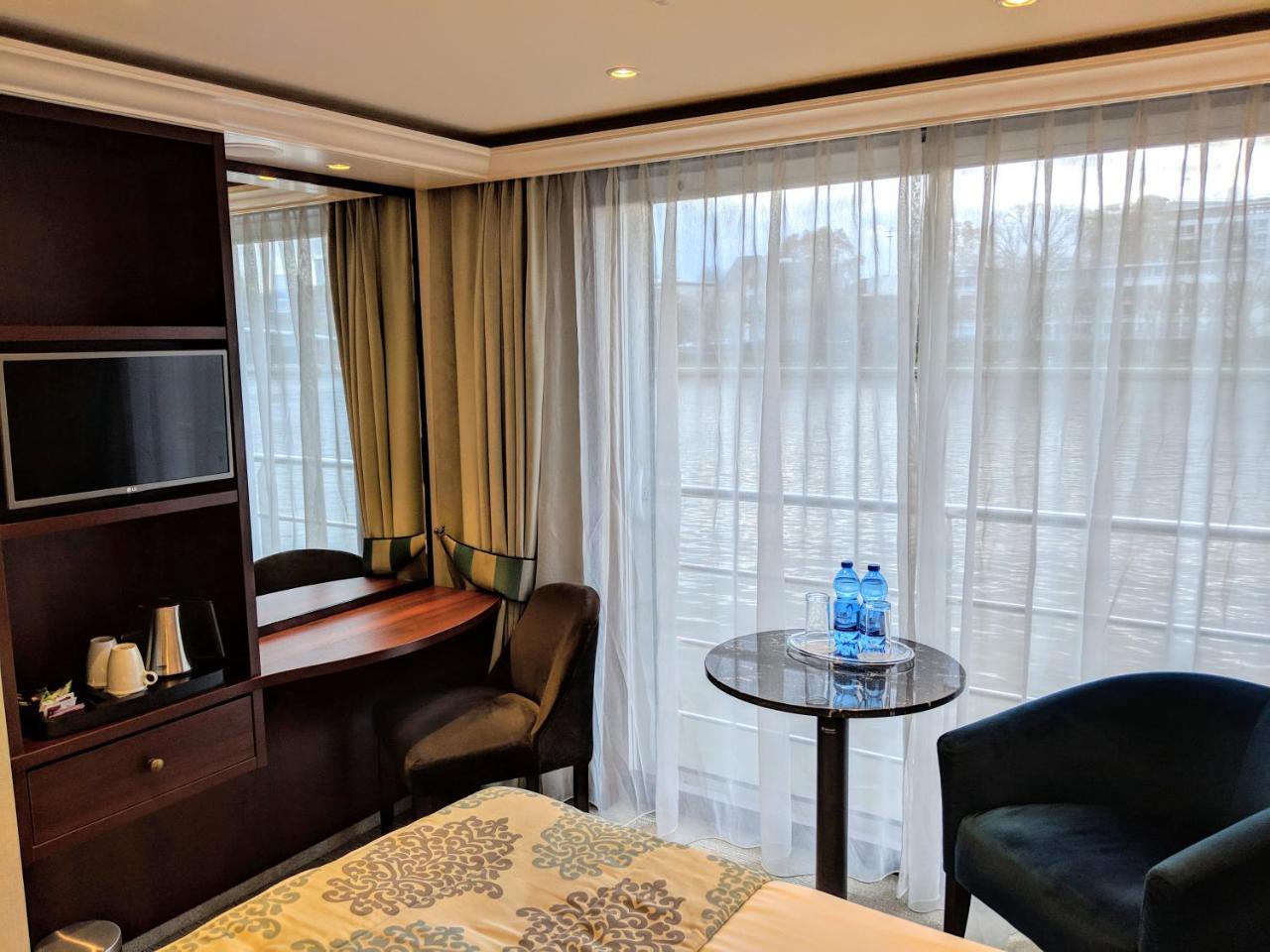 Botel Select Ms Charles Dickens -