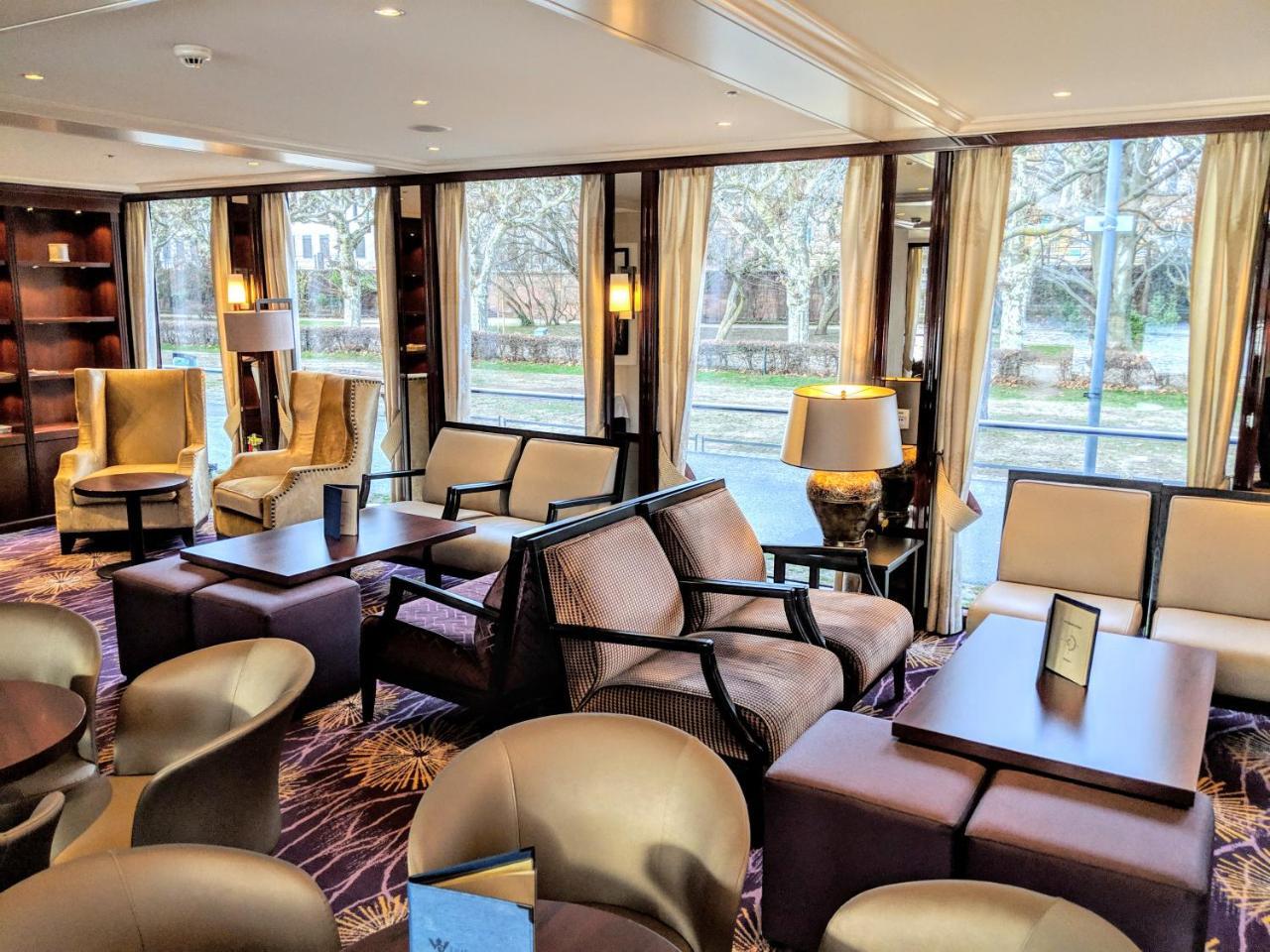 Botel Select Ms Charles Dickens -