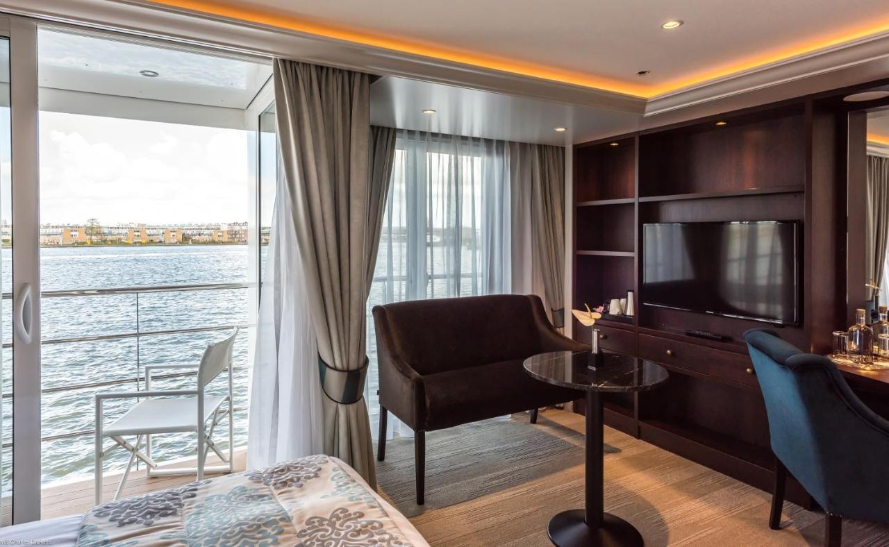 Select Ms Charles Dickens - 5* Dusseldorf