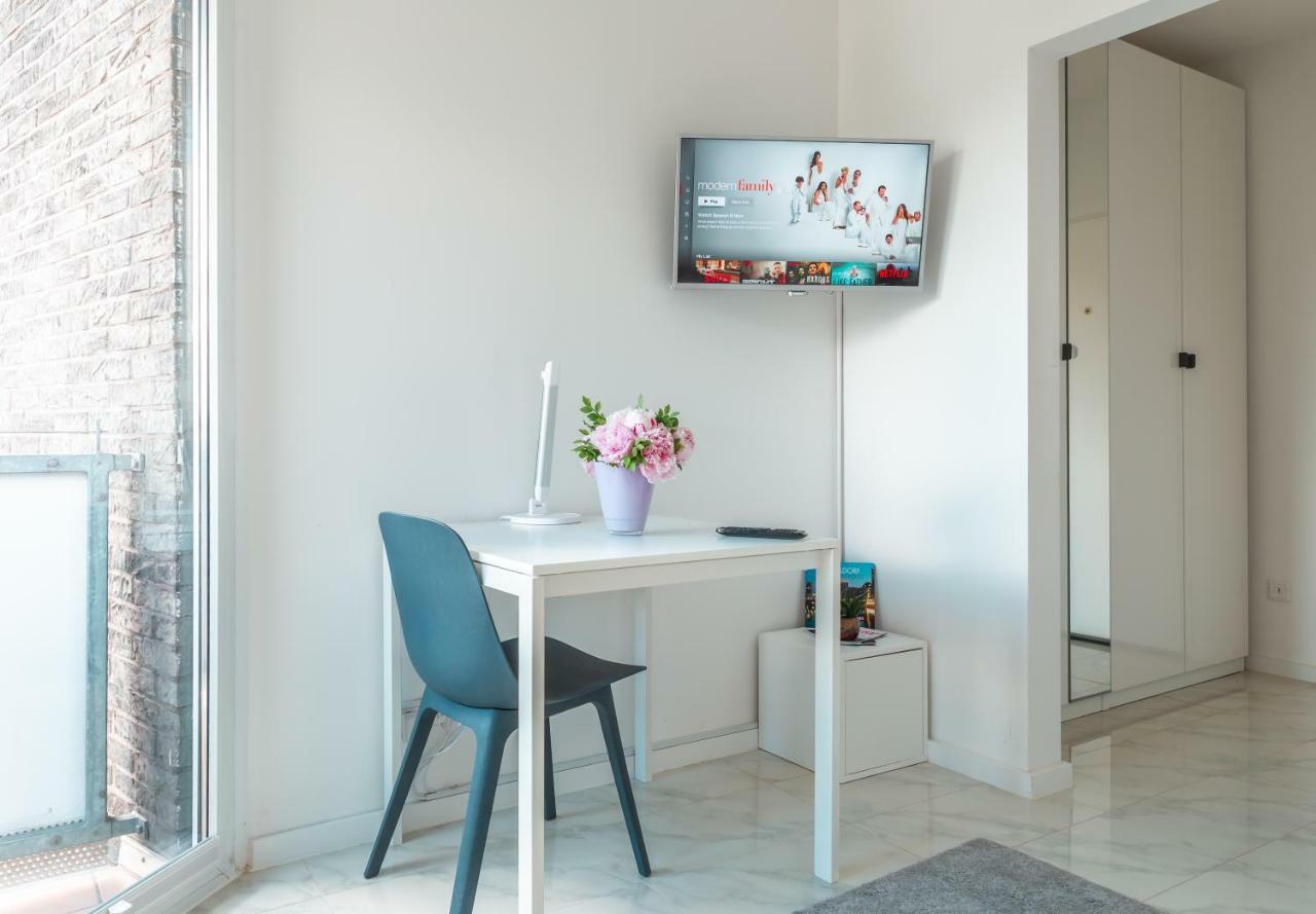 Apartment Mushroom: Central Minimalist Smart *