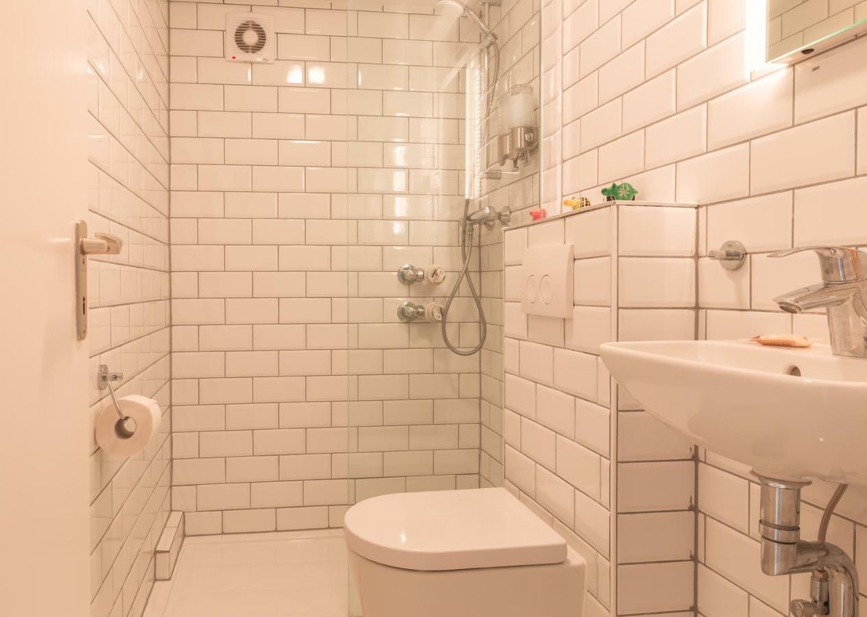 Mushroom: Central Minimalist Smart Dusseldorf