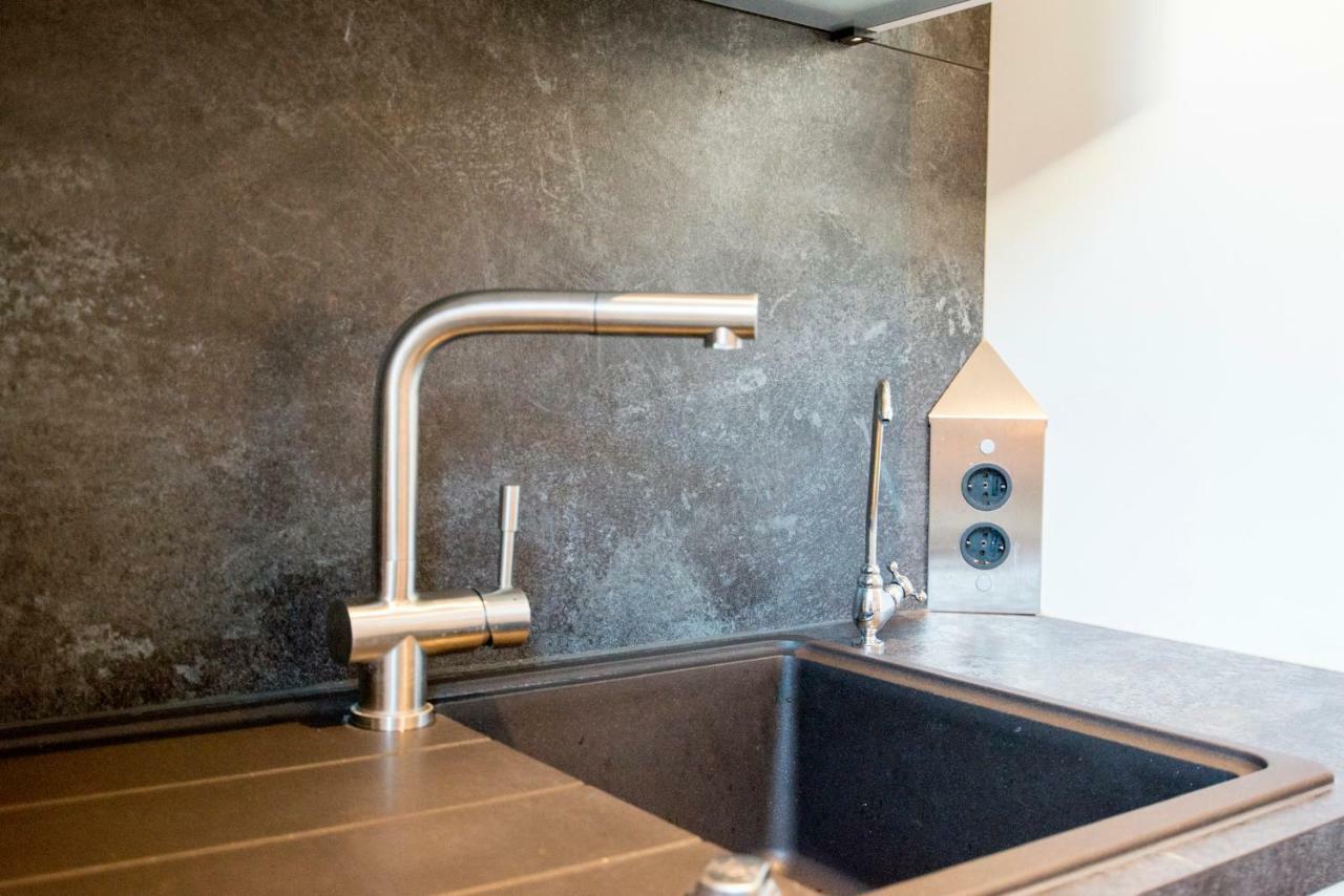 White Lofty Und White Apartamento