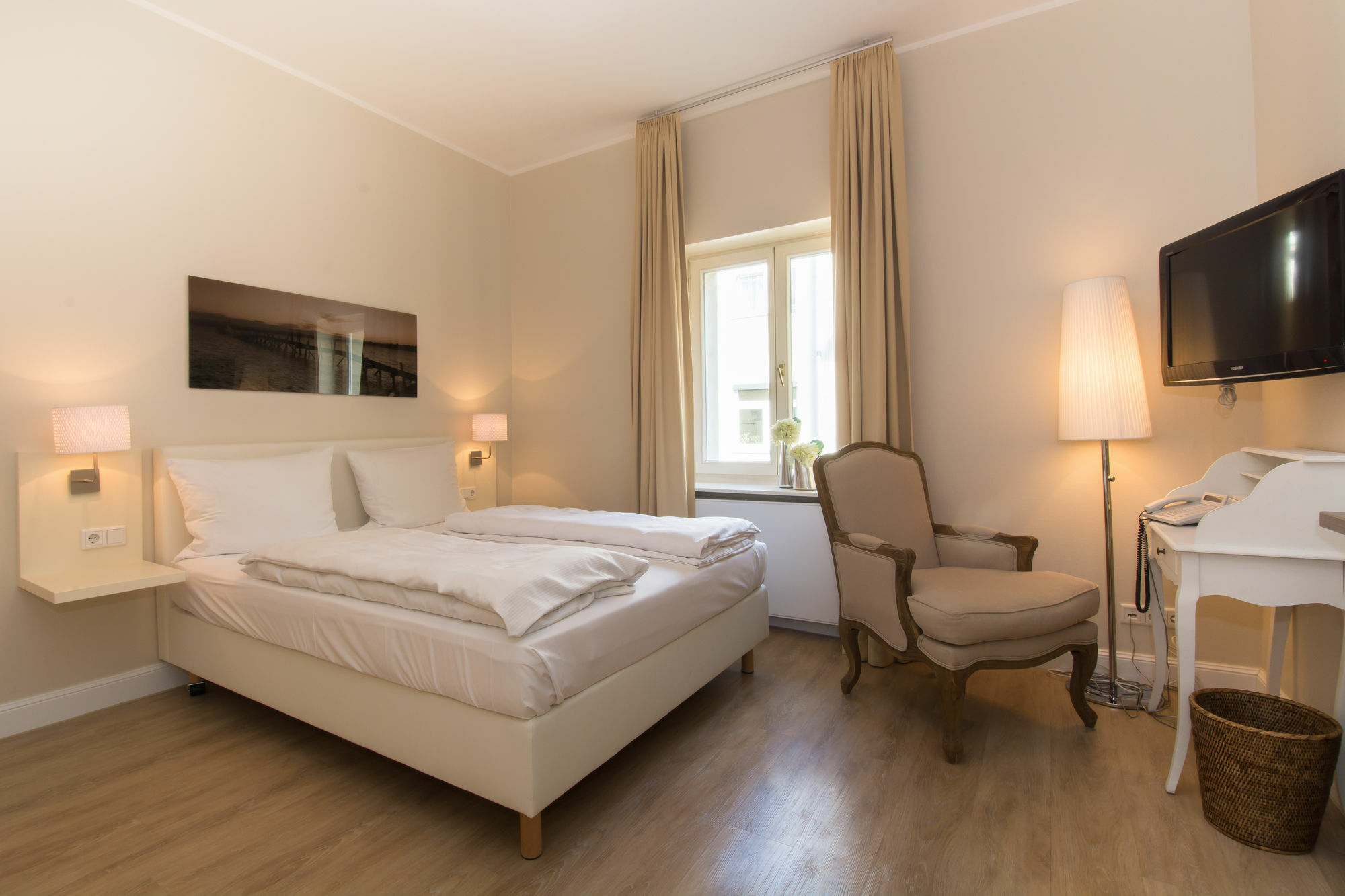 Living Am Carlsplatz Aparthotel 4*