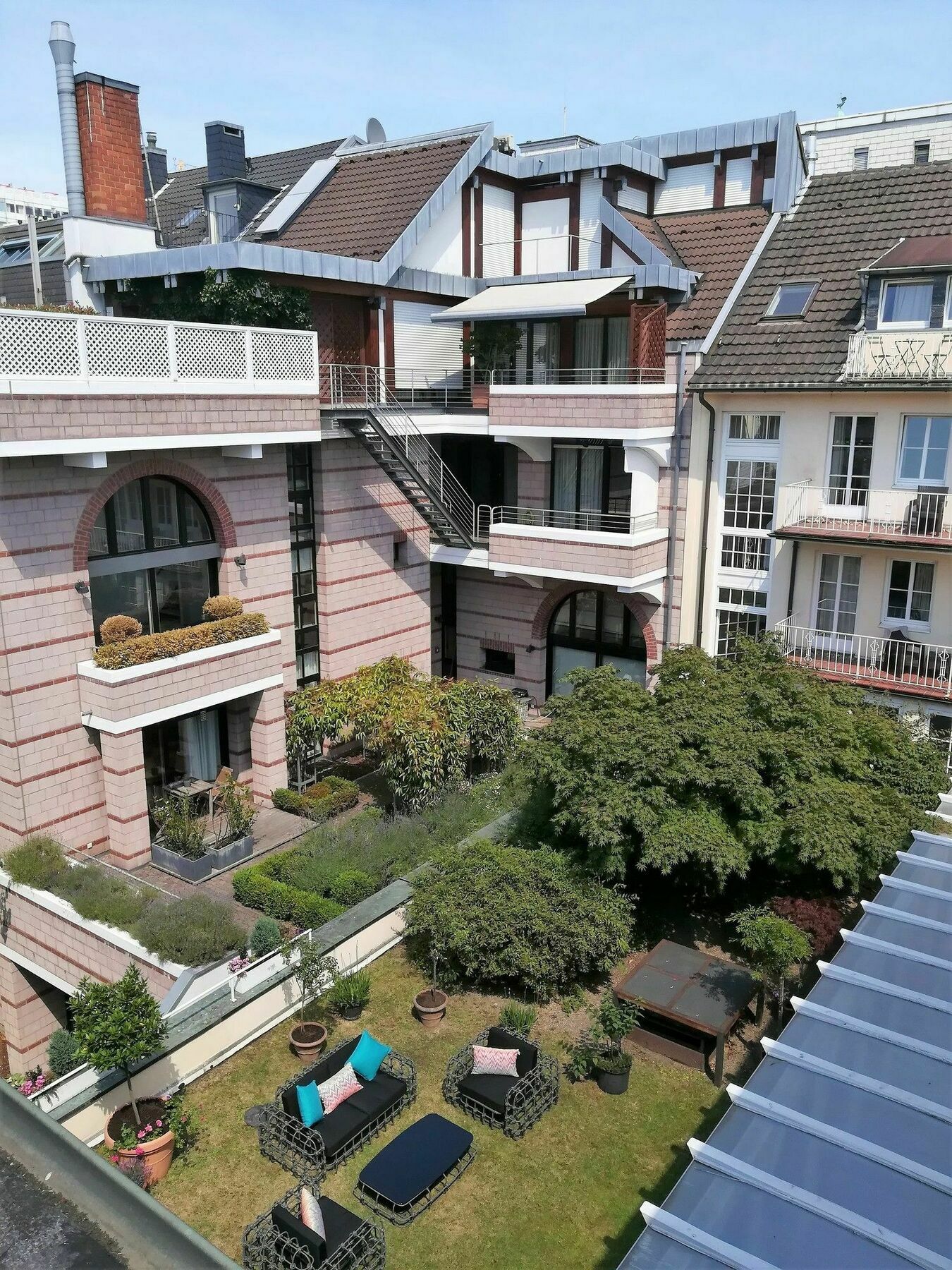 Living Am Carlsplatz Aparthotel 4*