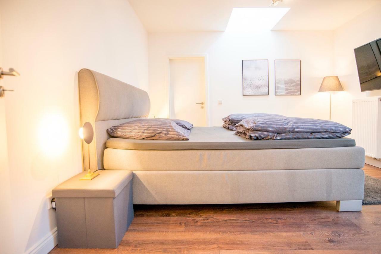Apartment White Lofty Und White Dusseldorf
