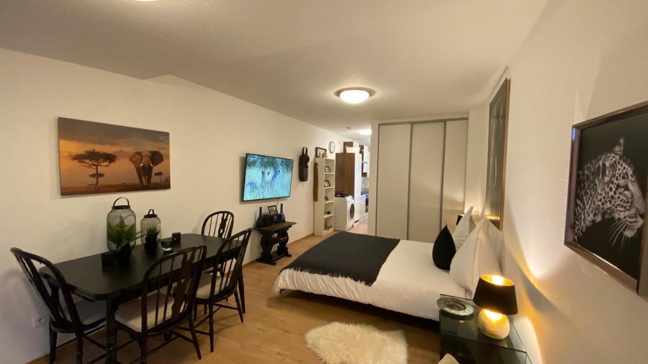 Apartment 900m To Exhibition *