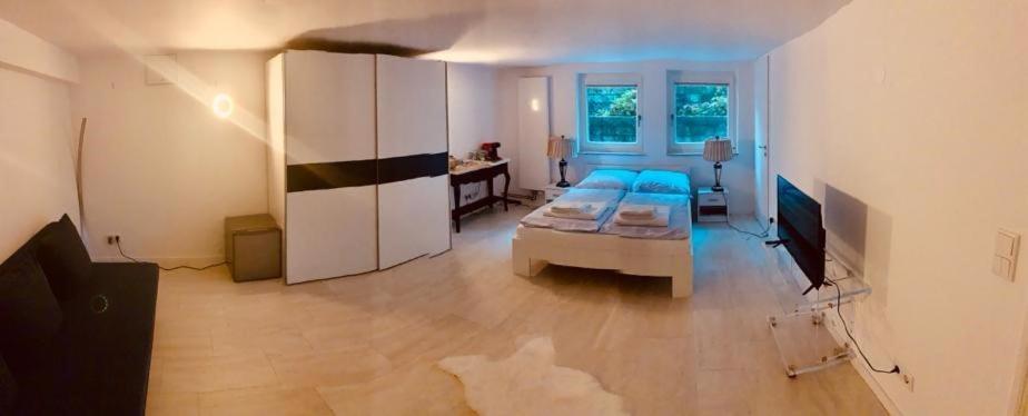 Souterrain Mit Separatem Eingang Und Bad Habitación en casa particular *