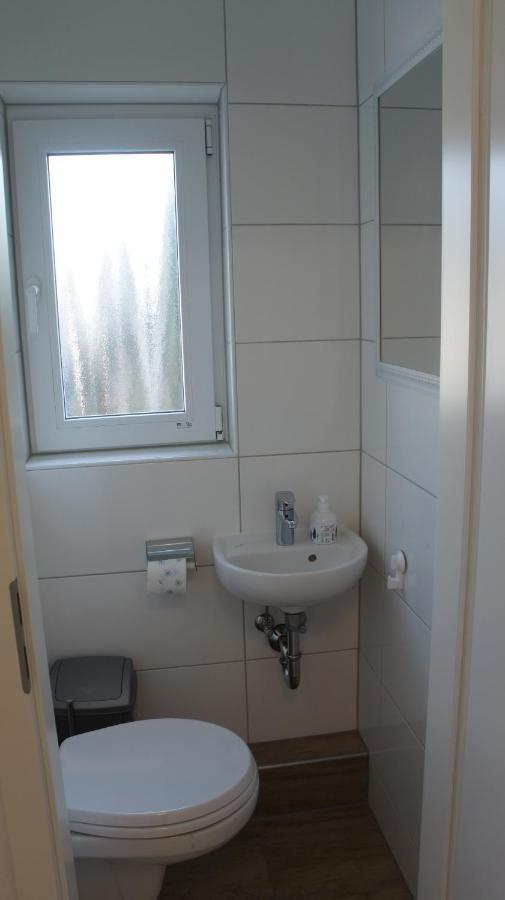 Gaestehaus Am Flughafen Herberg Düsseldorf