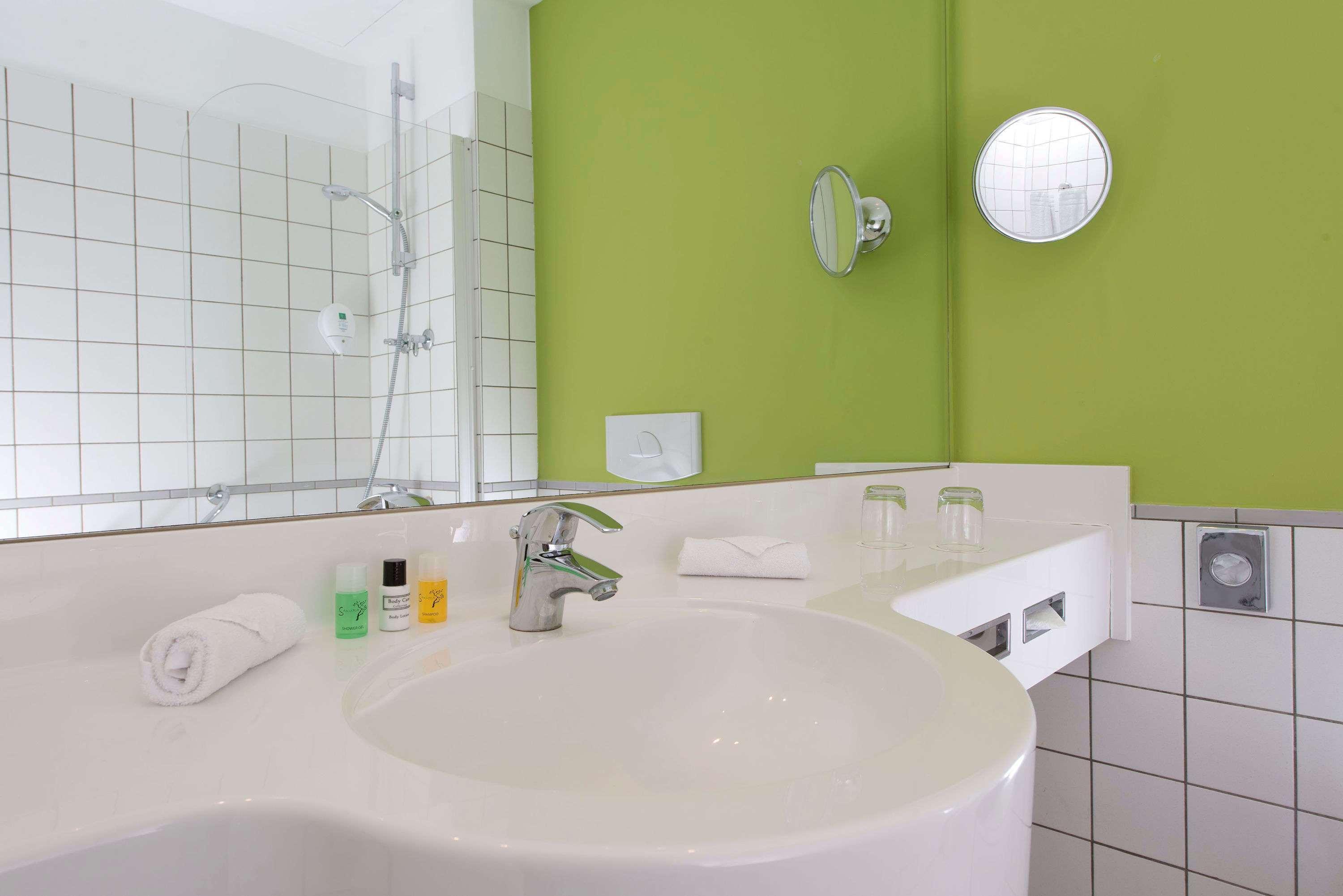 Hotel Wyndham Garden City Centre Koenigsallee 4*