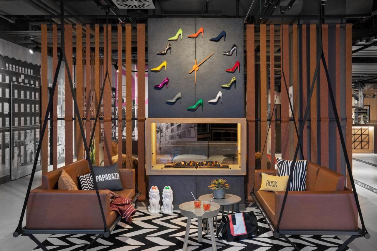 Moxy 3*