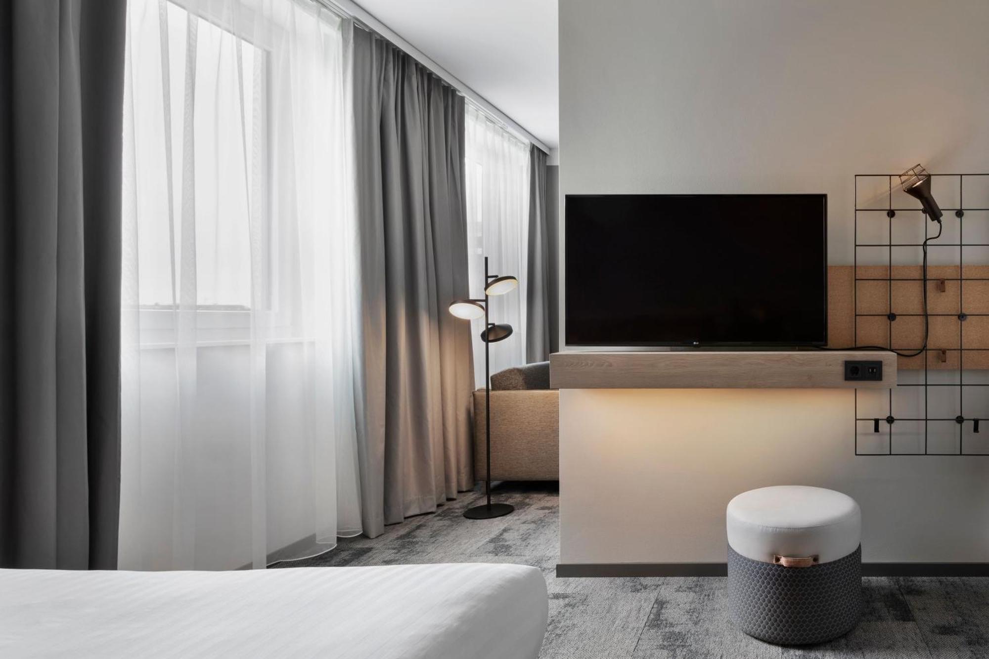 Moxy Hotel 3*