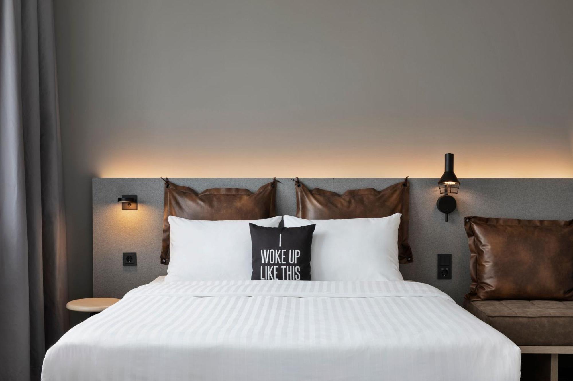 Moxy 3*