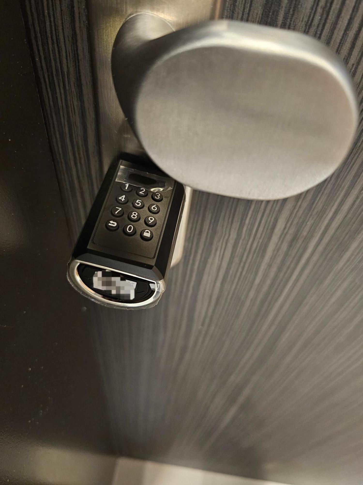 3 2 Bathrooms 2 Toilets New Center Of Underground Parking Space Contactless Self Check-in Apartment Dusseldorf