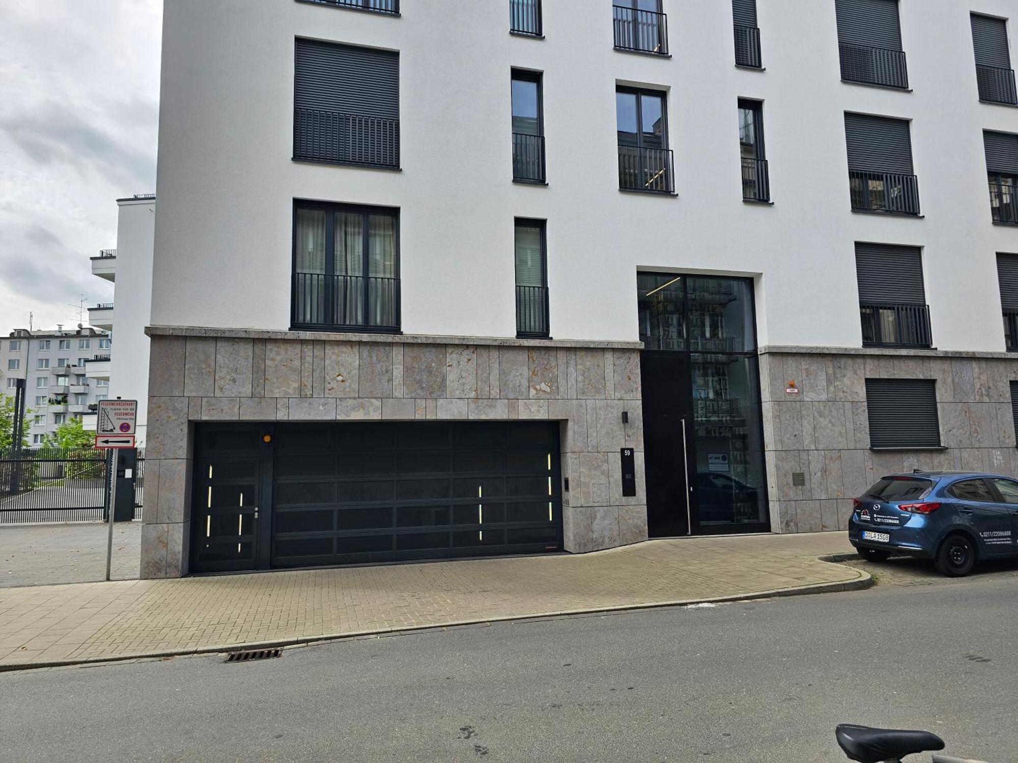 3 2 Bathrooms 2 Toilets New Center Of Underground Parking Space Contactless Self Check-in * Dusseldorf