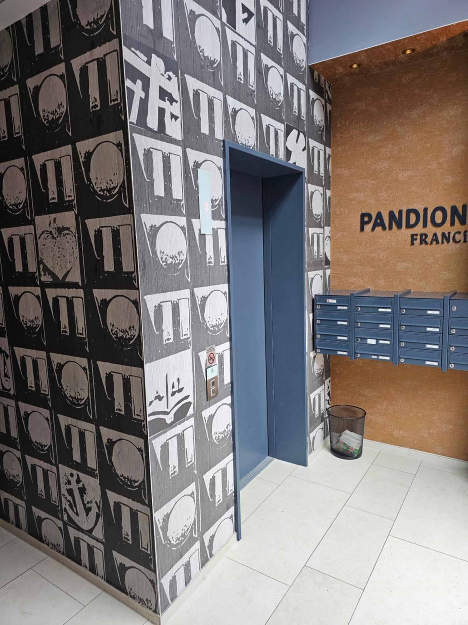 3 2 Bathrooms 2 Toilets New Center Of Underground Parking Space Contactless Self Check-in * Dusseldorf