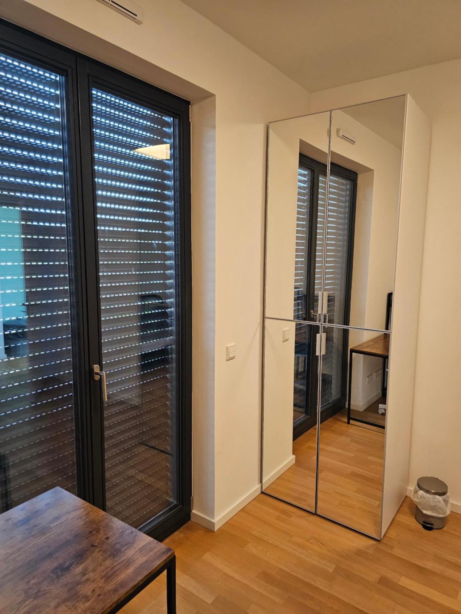 Apartment 3 2 Bathrooms 2 Toilets New Center Of Underground Parking Space Contactless Self Check-in Dusseldorf
