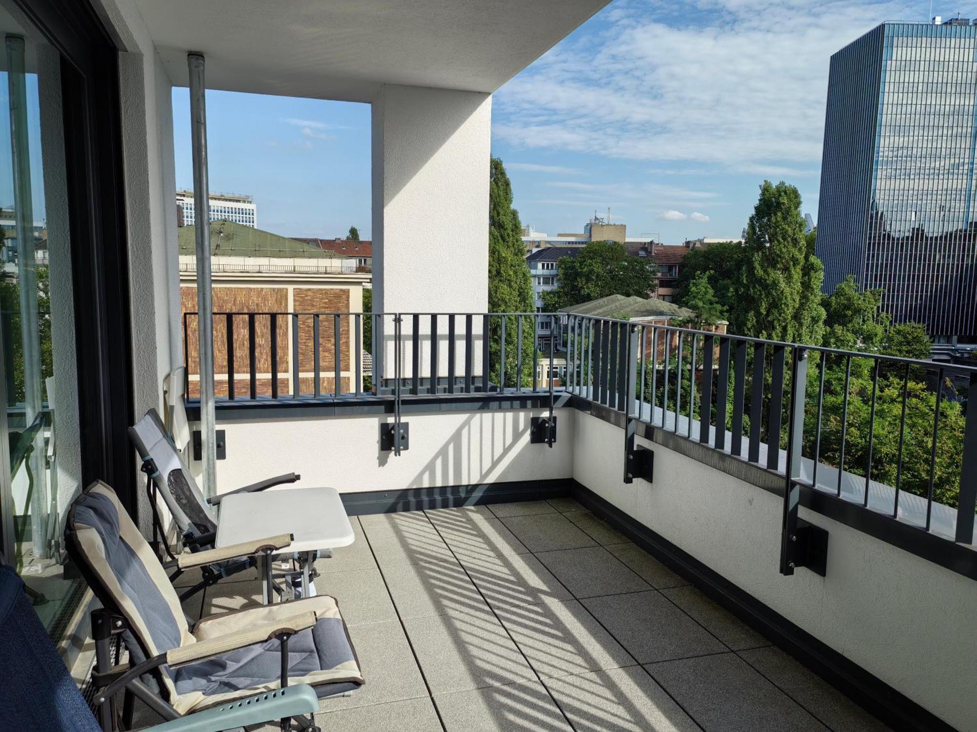 Apartment 3 2 Bathrooms 2 Toilets New Center Of Underground Parking Space Contactless Self Check-in Dusseldorf