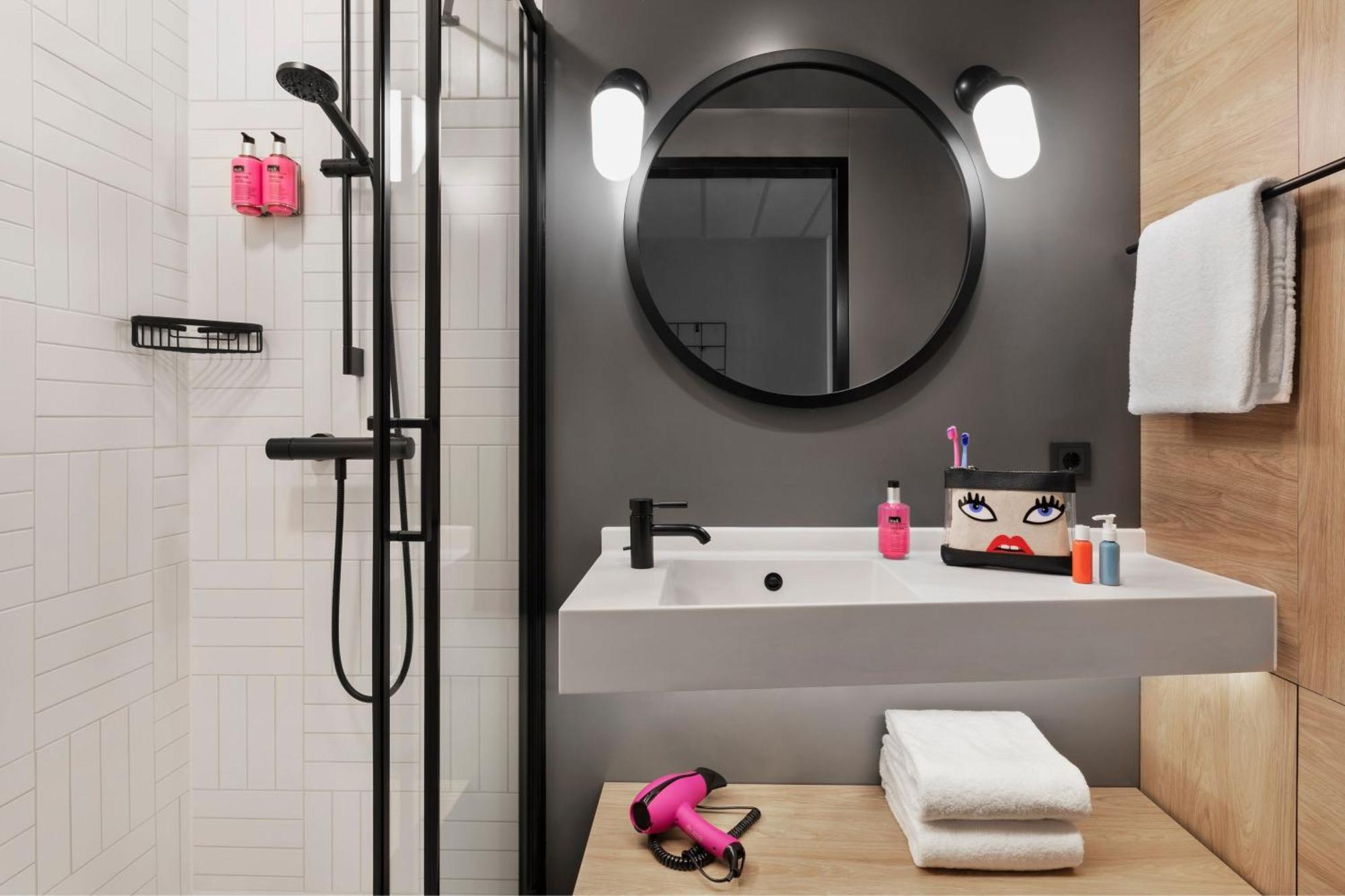Moxy 3*
