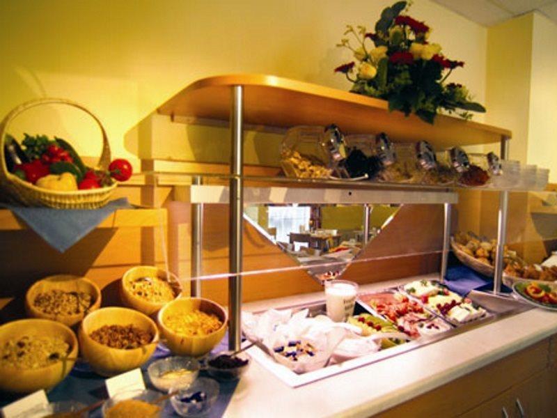 Hotel Acora Living The City 3*