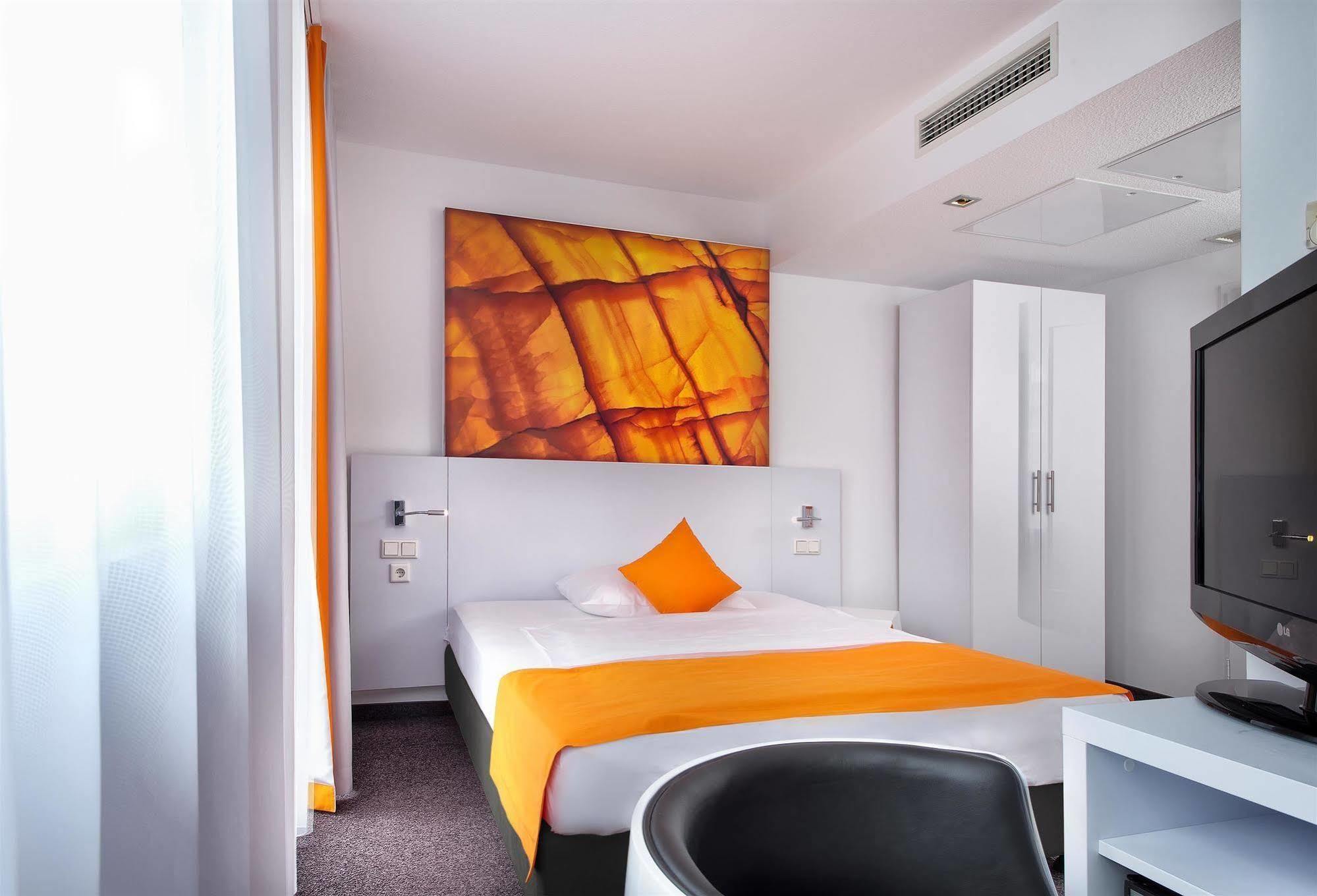 Hotel Wyndham Garden City Centre Koenigsallee 4*