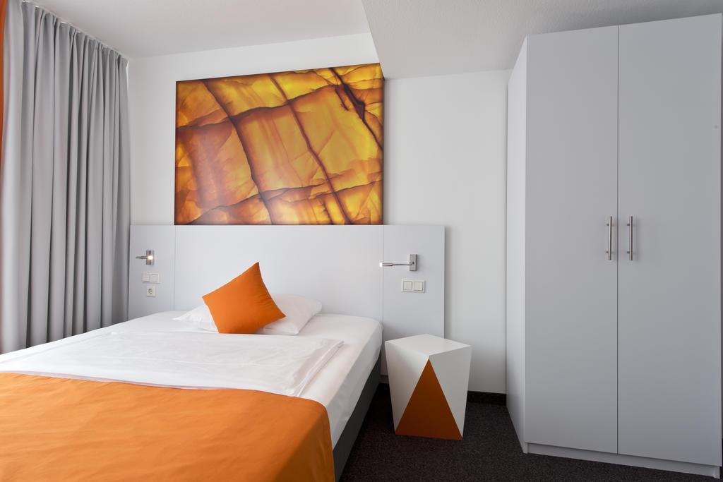 Wyndham Garden City Centre Koenigsallee