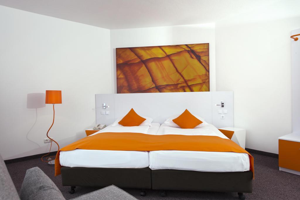 Wyndham Garden City Centre Koenigsallee