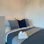 Cosy Apartment Ueber Den Daechern Von Duesseldorf
