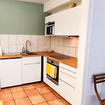 Elegant City Apartment Close To Main Train Station