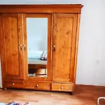 Elegant City Apartment Close To Main Train Station
