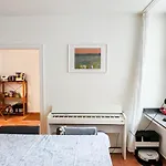 Elegant City Apartment Close To Main Train Station