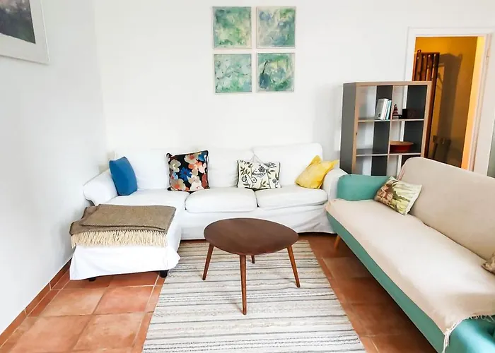 Elegant City Apartment Close To Main Train Station