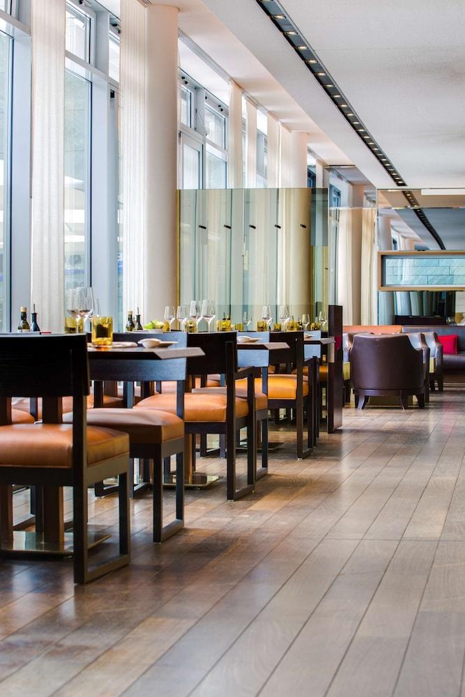 Radisson Blu Media Harbour Hotel, Dusseldorf