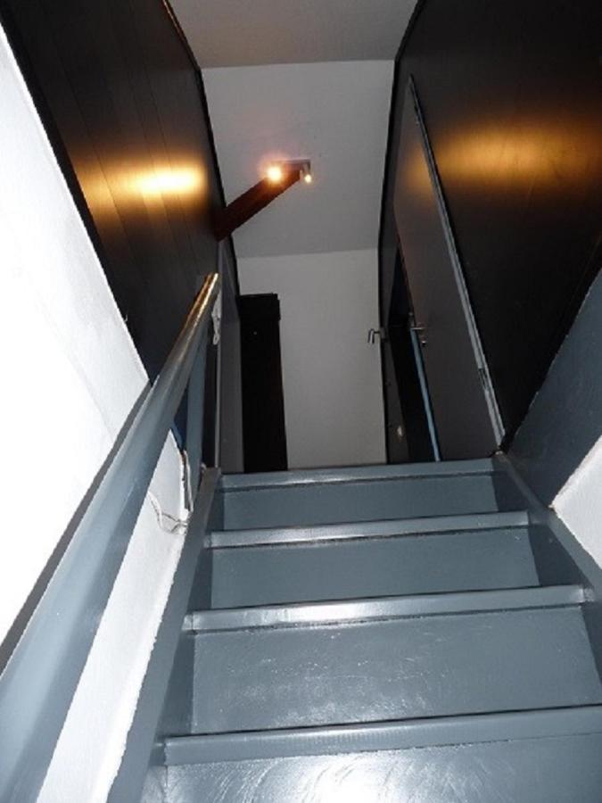 In Hassel Apartment *