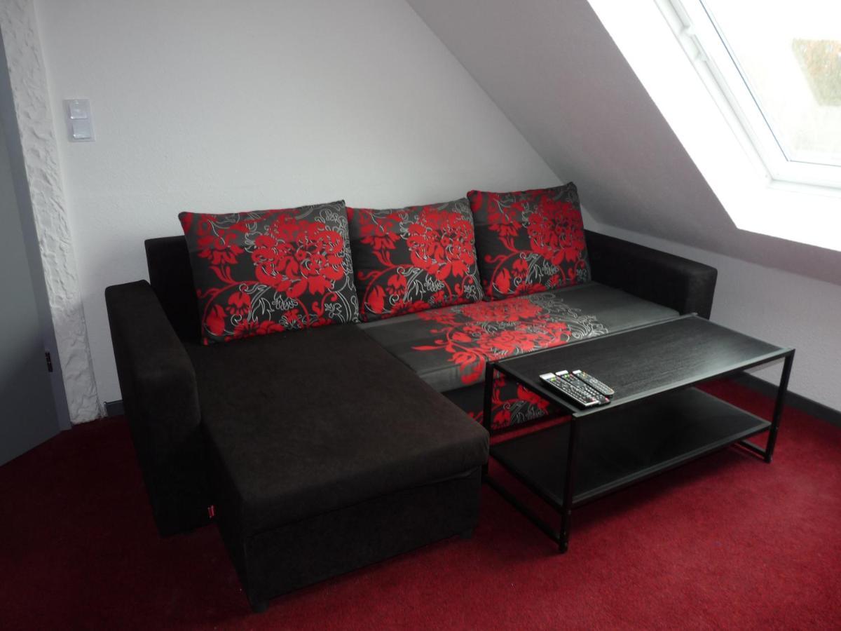 In Hassel Apartment *