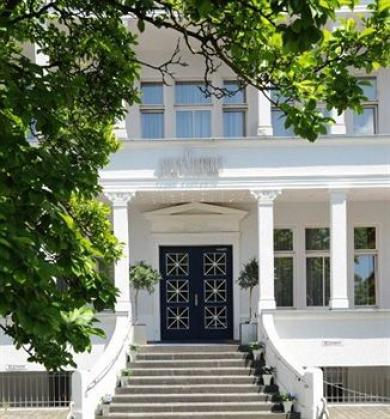 Viktoria Hotel 4*
