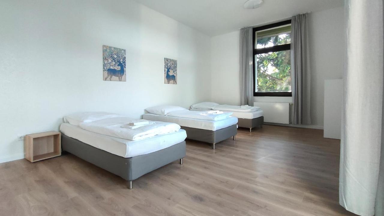 Raj Living - With 2 , 3 And 6 - 15 Min To Messe Dus And Old Town Dus Düsseldorf