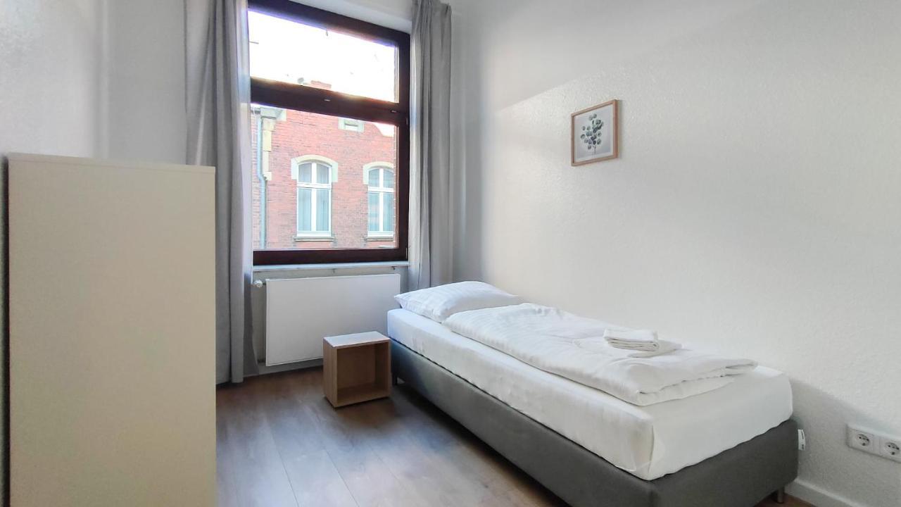 Raj Living - With 2 , 3 And 6 - 15 Min To Messe Dus And Old Town Dus * Düsseldorf